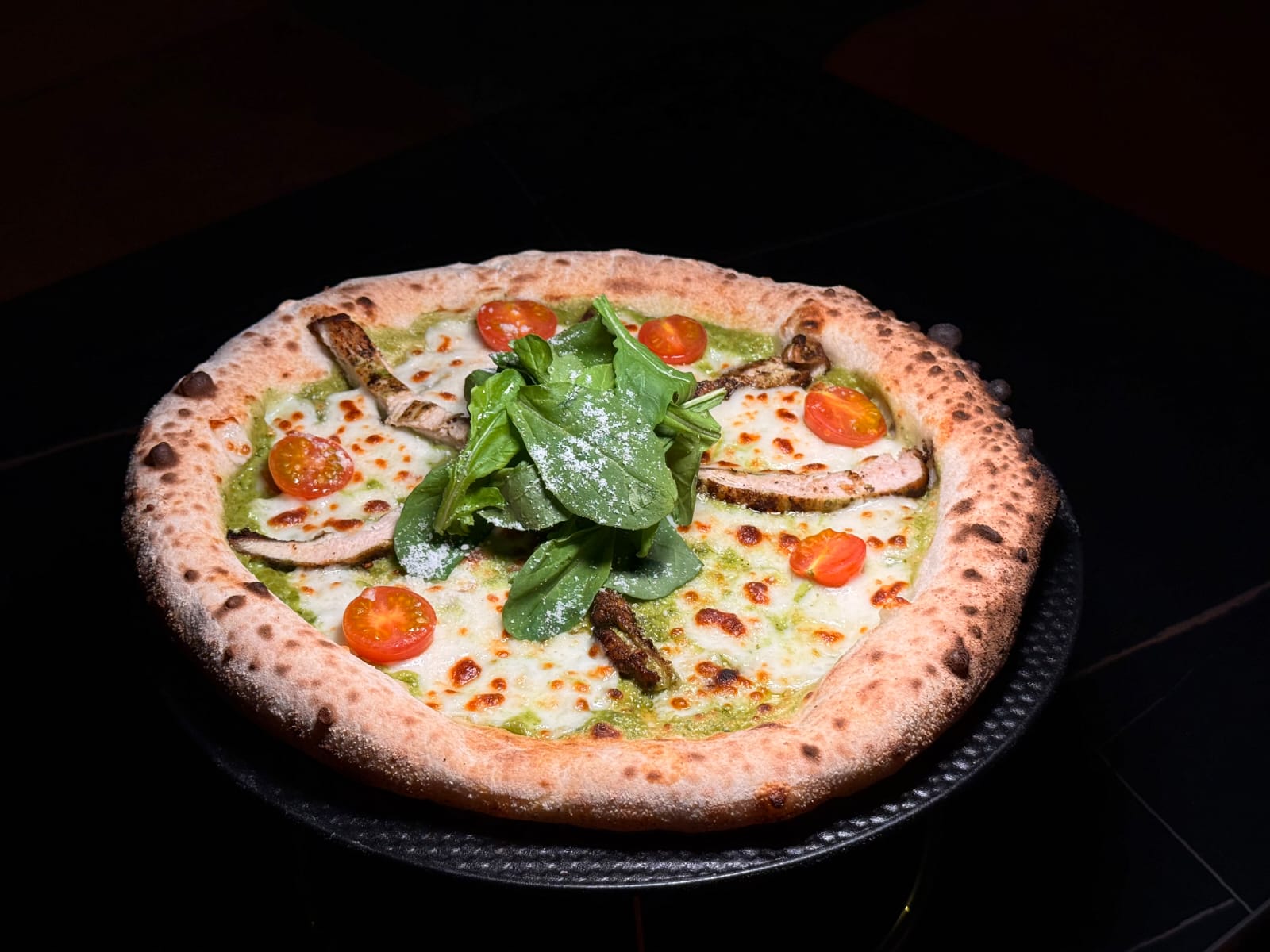 بيتزا الدجاج بالبيستو